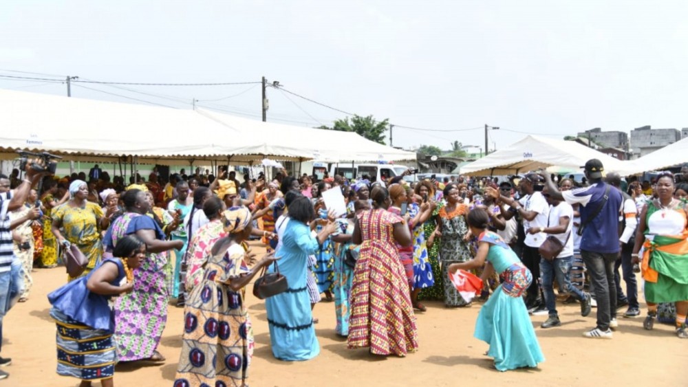 Fête des mères / Les femmes de Yopougon disent merci au maire Adama Bictogo